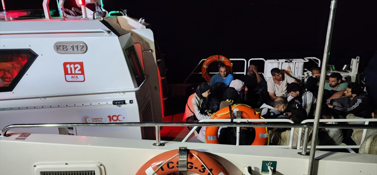 Muğla açıklarında 17 düzensiz göçmen yakalandı