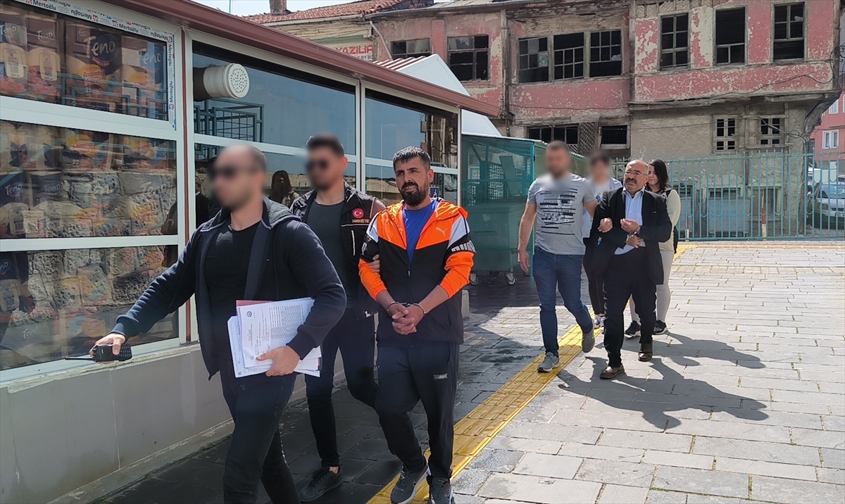 Manisa merkezli müstehcen yayın operasyonunda yakalanan 6 kişi tutuklandı