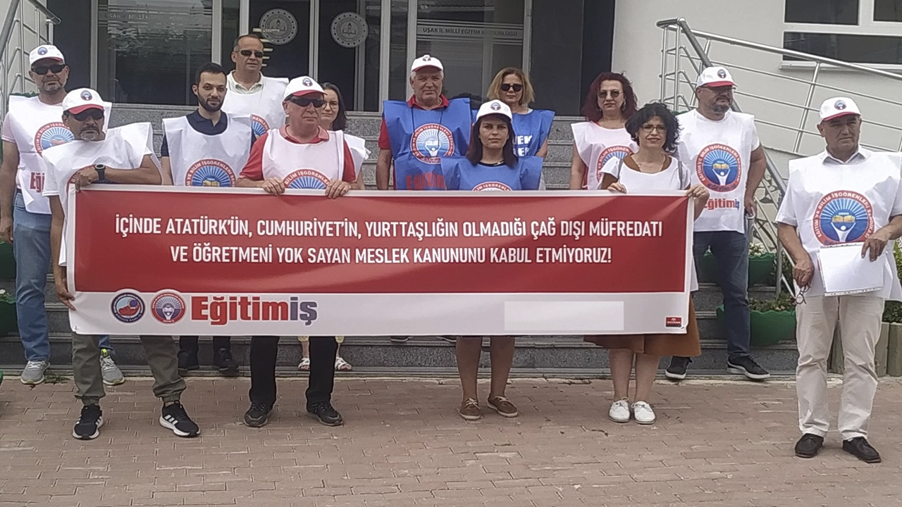 Eğitim İş Uşak Şubesi Milli Eğitim Bakanı Yusuf Tekin’e Tasdikname Verdi
