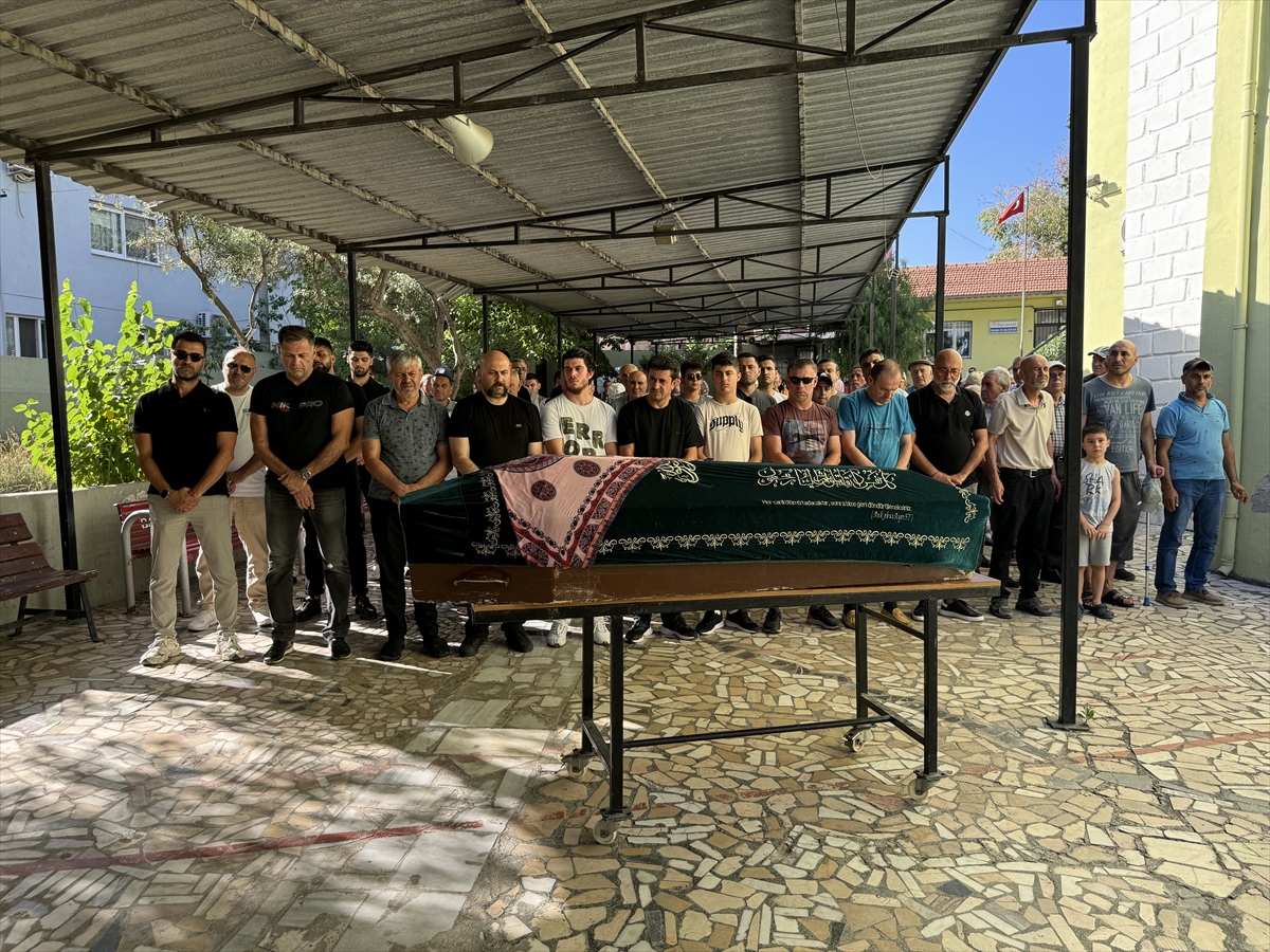 Yaşıtı tarafından bıçakla öldürülen 15 yaşındaki kızın cenazesi defnedildi
