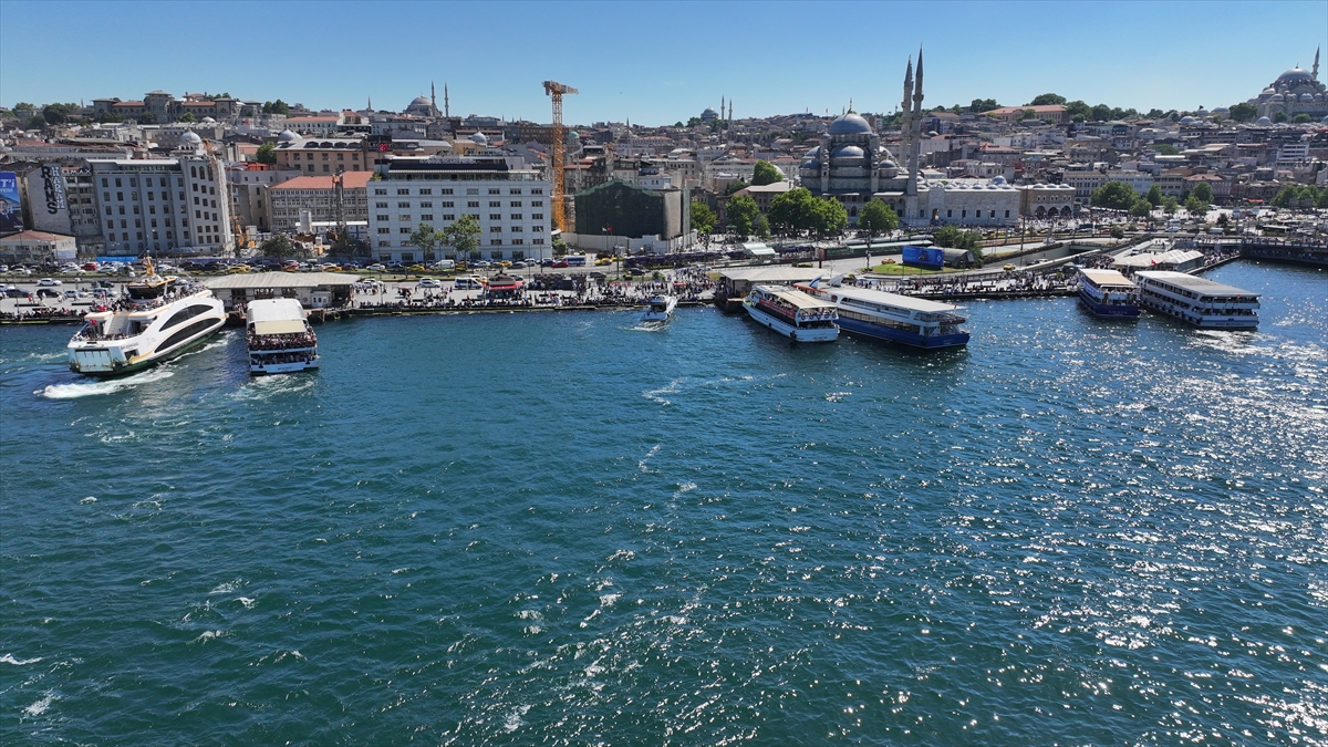 Tarihi ve turistik yerlerde bayram yoğunluğu yaşanıyor
