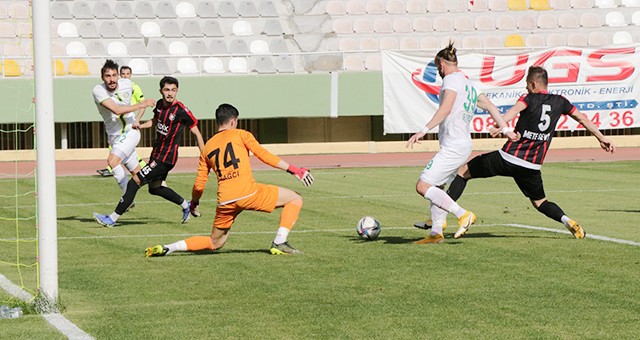UŞAKSPOR, ŞANLIURFASPOR DEPLASMANINDA PERİŞAN OLDU