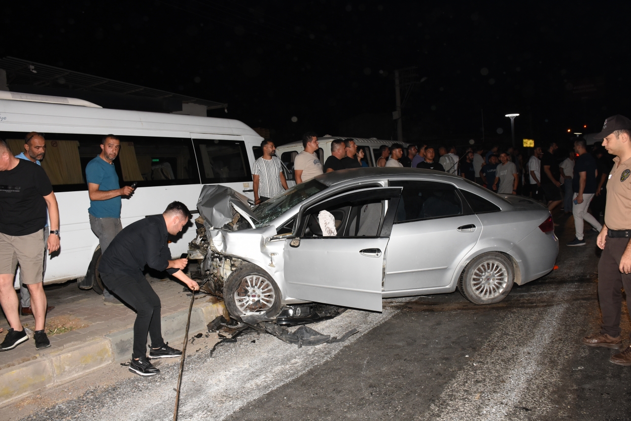 Aydın'da iki otomobilin çarpıştığı kazada 2'si çocuk 8 kişi yaralandı