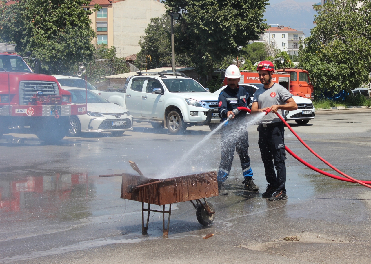 Ödemiş'te muhtarlara yangın eğitimi