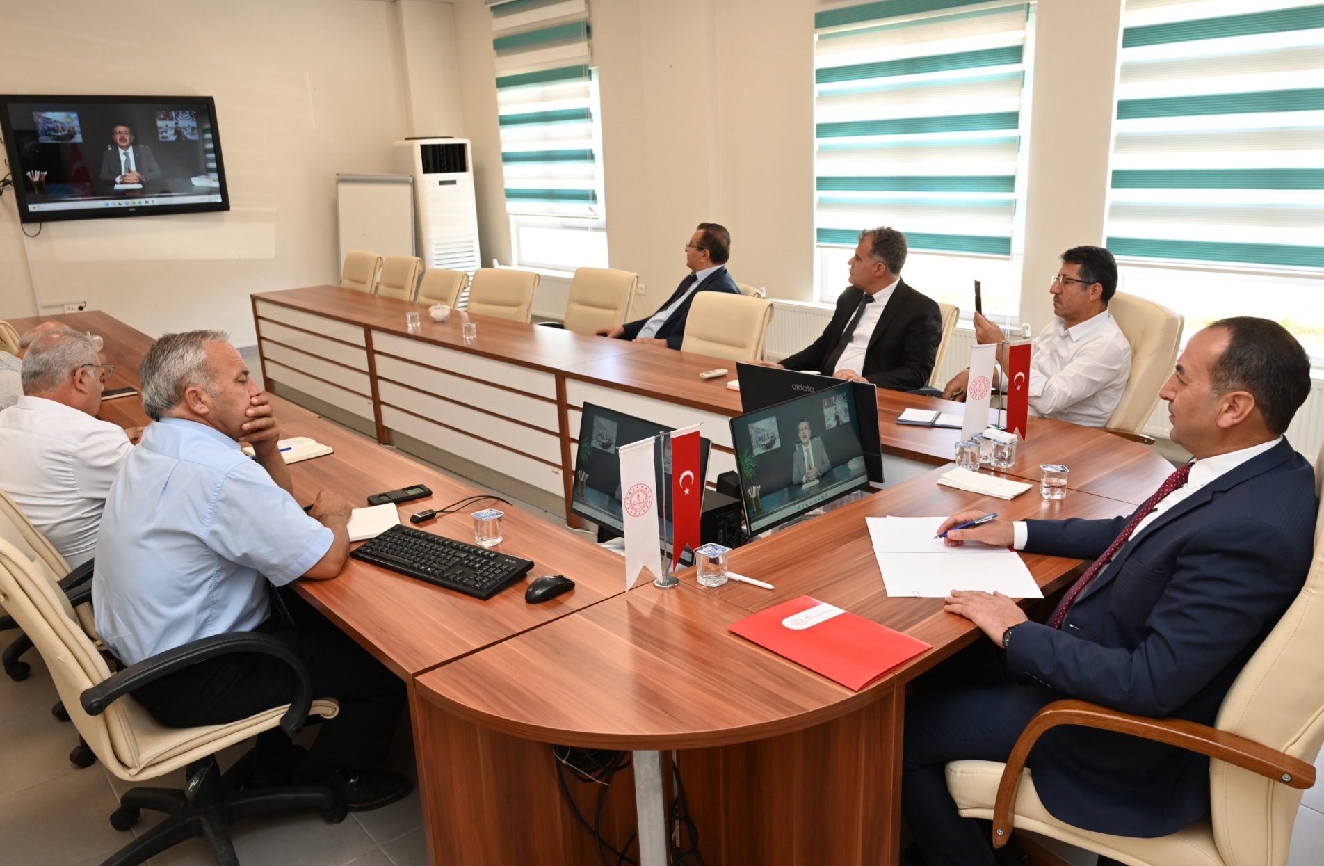 Millî Eğitim Bakanı Tekin, Uşak’ta Görevli Öğretmenlerle Görüştü