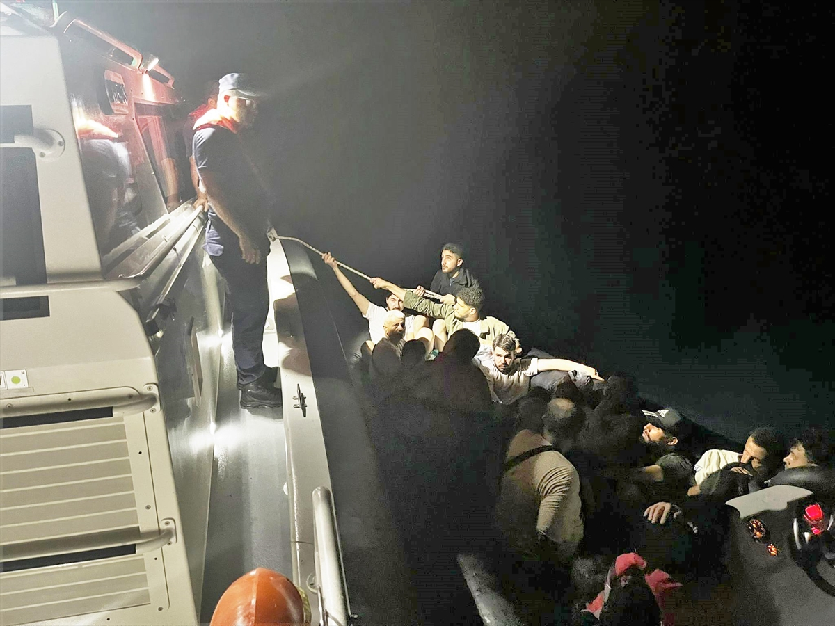 Fethiye açıklarında 18 düzensiz göçmen yakalandı