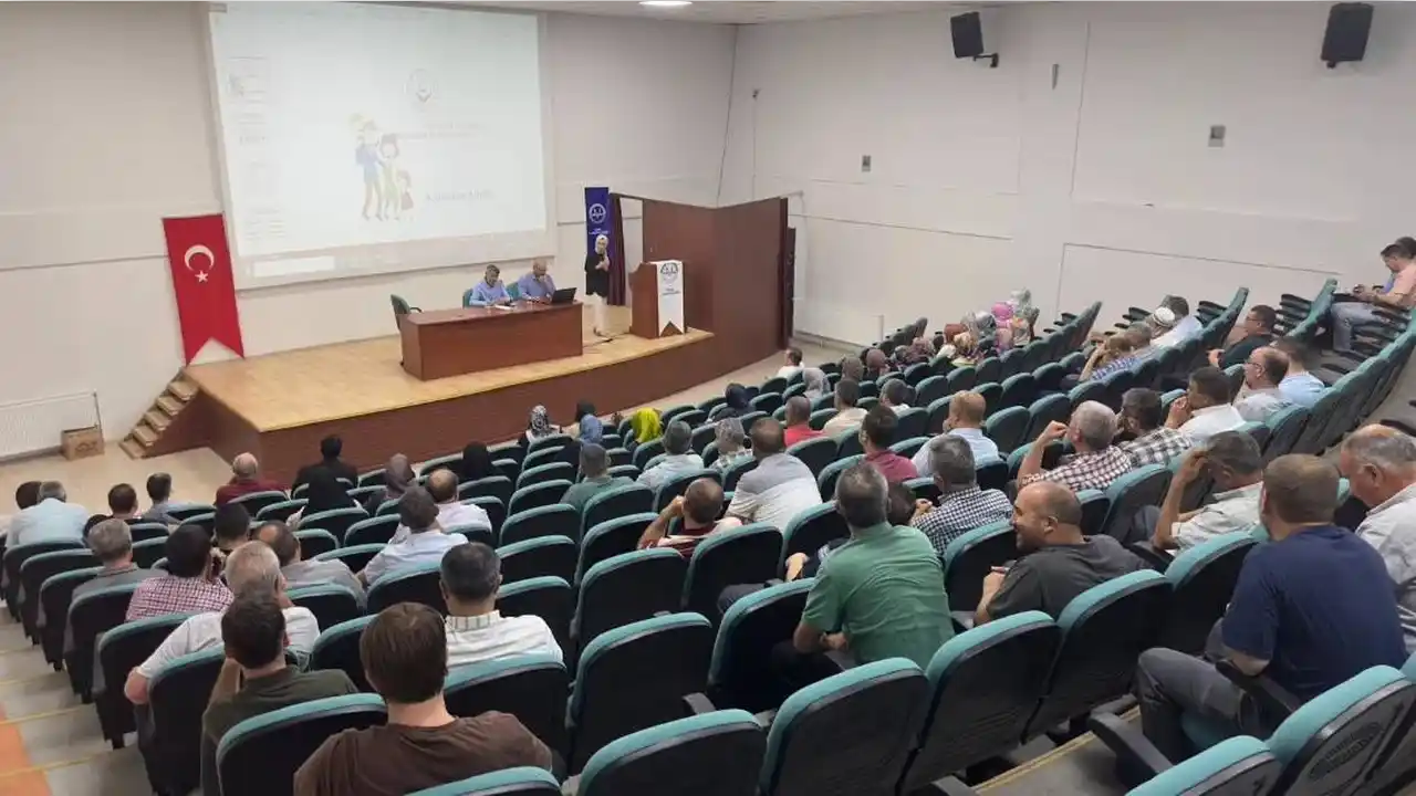 Uşak’ta Koruyucu Aile Paneli Gerçekleştirildi