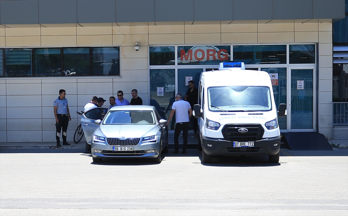 Gazeteci Küçükkaya'nın annesi, denizde geçirdiği kalp krizi sonucu hayatını kaybetti