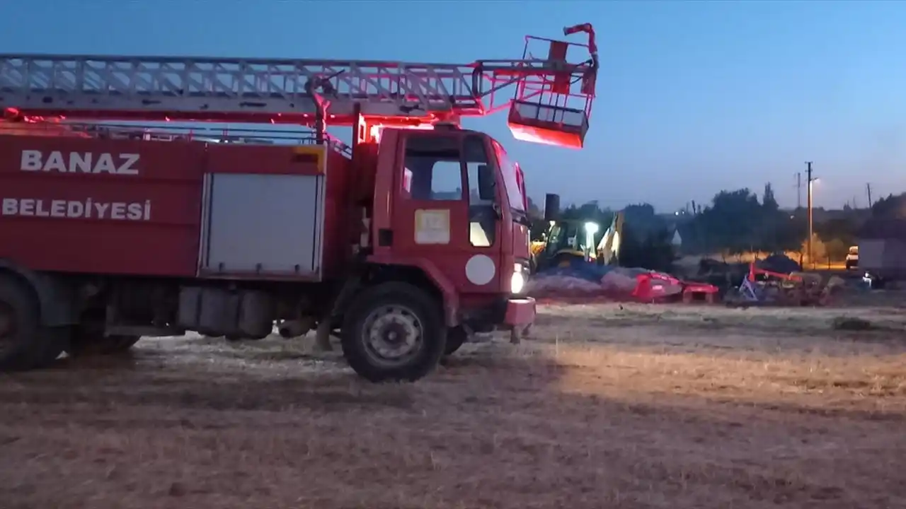 Banaz'da Yangın: Ahır ve Samanlık Zarar Gördü