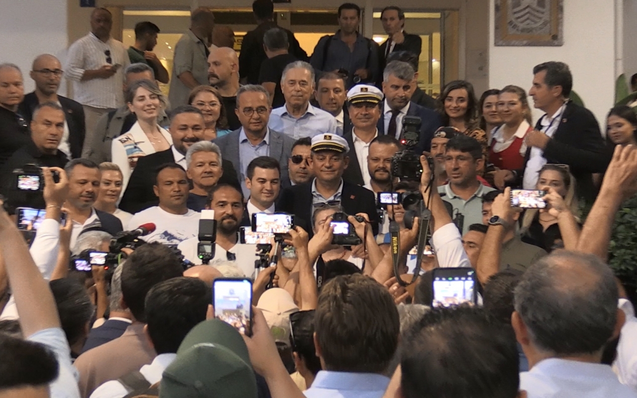 CHP Genel Başkanı Özgür Özel, Deniz Otobüsü Turuna Katıldı