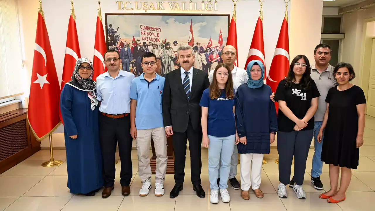 Uşak’ta LGS Birincilerine Vali’den Çeyrek Altın