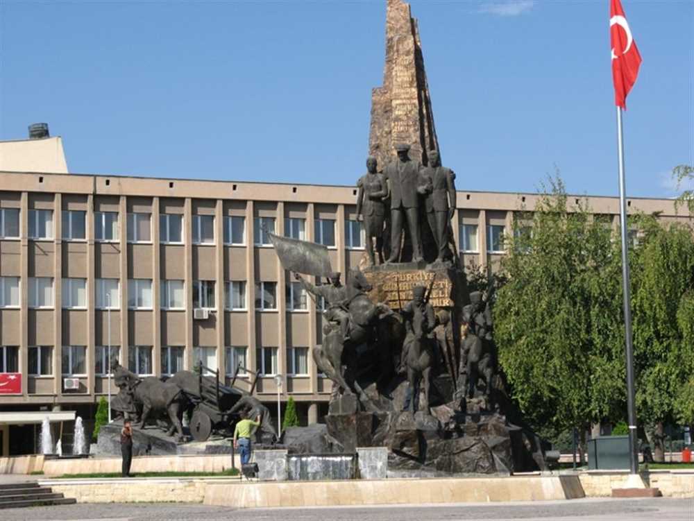 Uşak Merkezdeki Anıt-Heykel Çevresi Değişecek: Karar Alındı..!