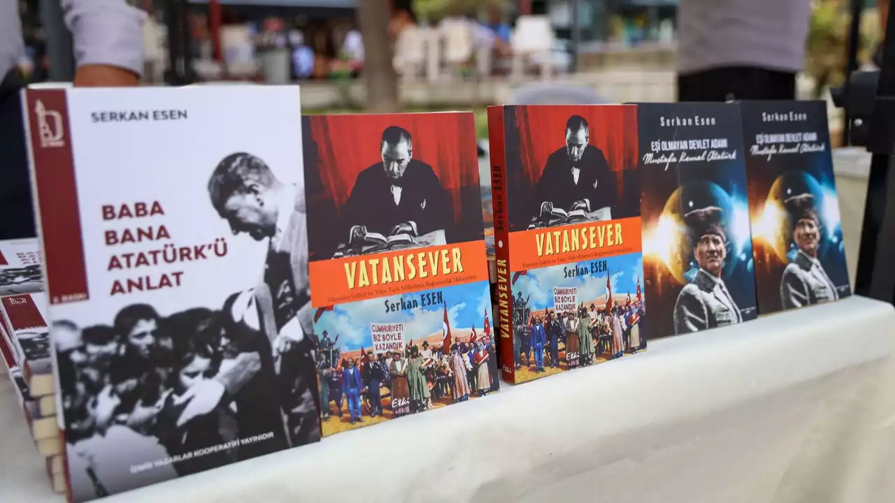 İzmirli Yazarlar Uşaklı Okuyucuları İle Buluştu