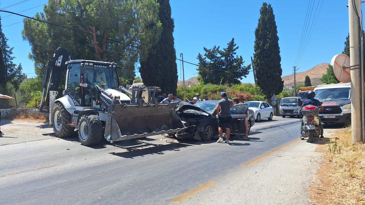 Bodrum'da kepçeyle çarpışan otomobilin sürücüsü hayatını kaybetti