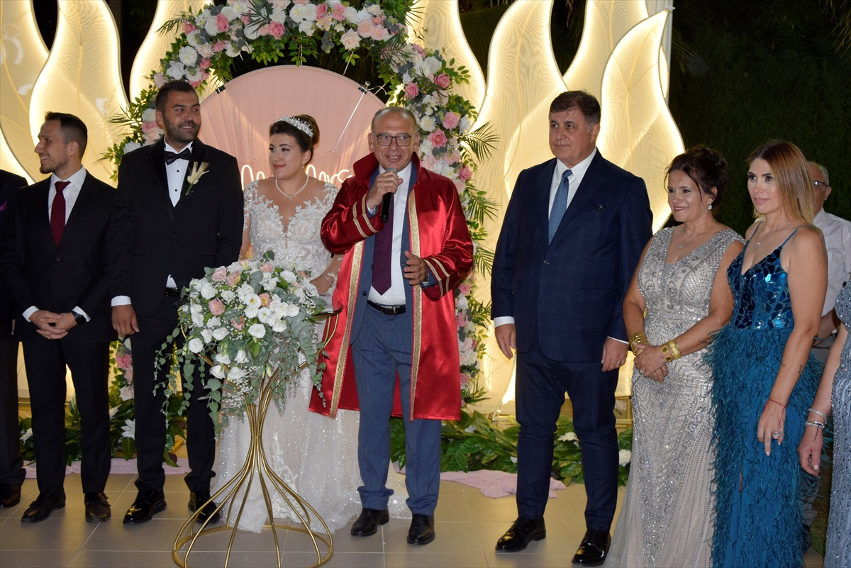 Turgutlu Belediye Başkanı Çetin Akın kızının nikahını kıydı