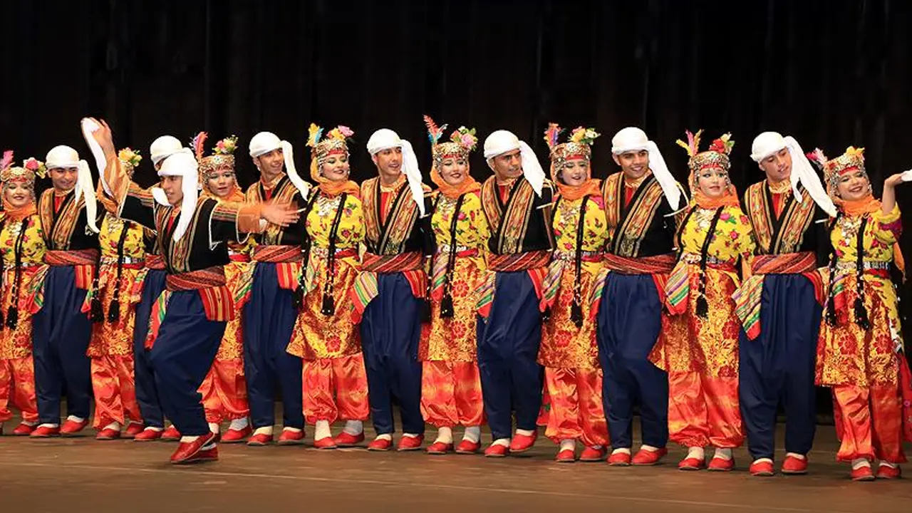 Gençlik Merkezleri Arası Halk Oyunları Ege Bölge Finali Uşak'ta yapılacak