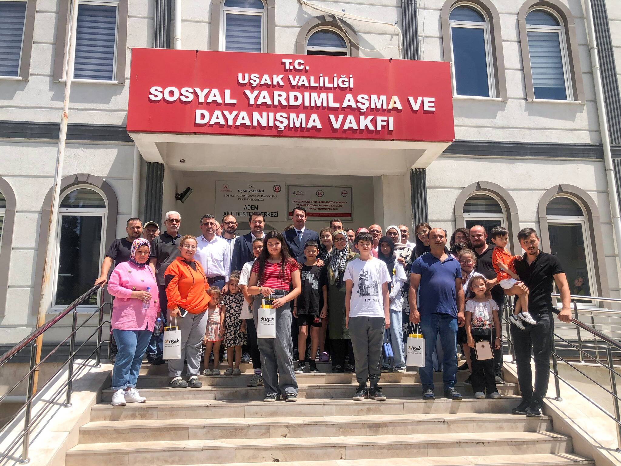 Uşak’taki Diyabetli Çocuklara Dijital Şeker Ölçümü Sensörü Dağıtıldı