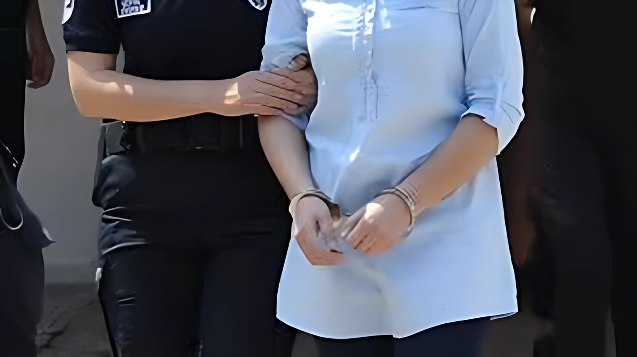Denizli'de eşini demir sopayla öldüren kadın gözaltına alındı