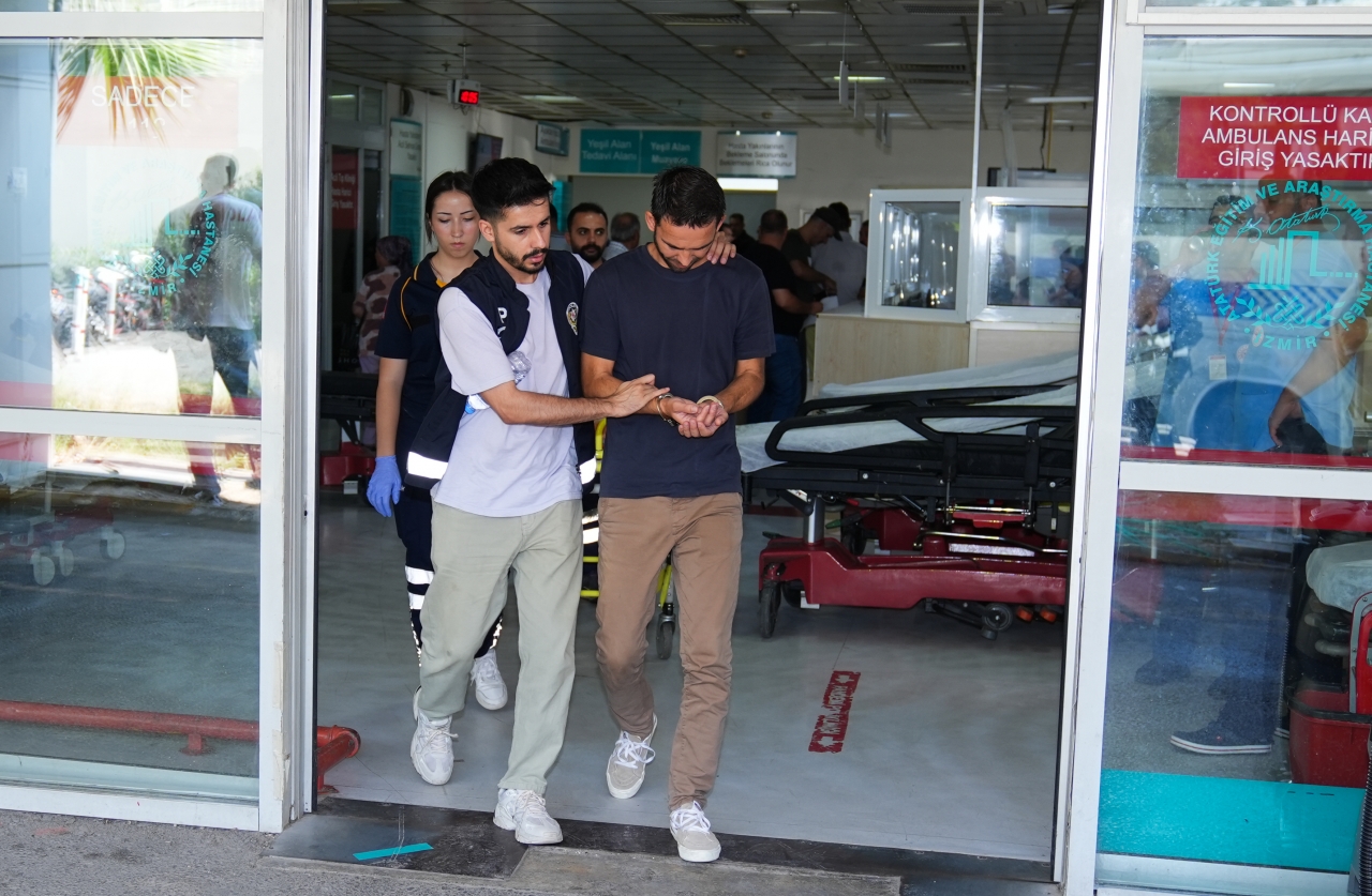 İzmir Aliağa'da gümrüğe yönelik rüşvet soruşturmasında 77 zanlı adliyede