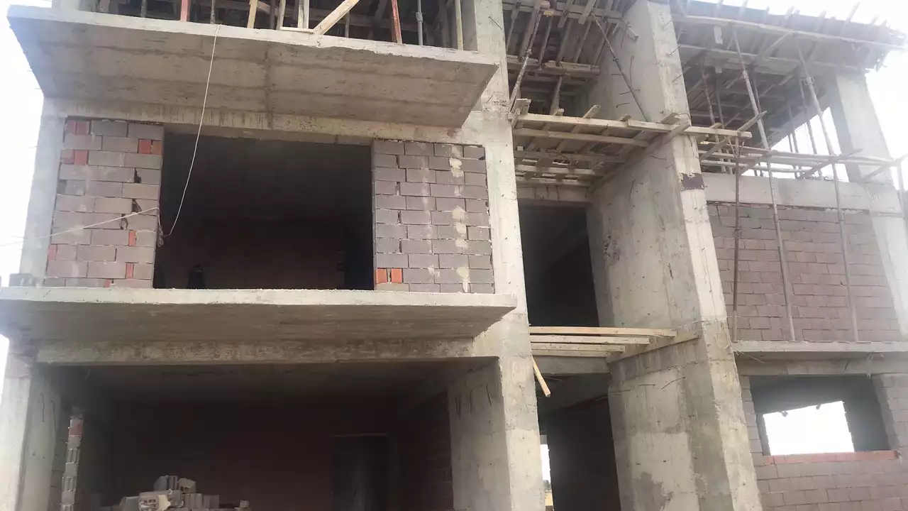 Aydın'a acı haber : Yüksek bir beton bloktan düşen işçi öldü ..!