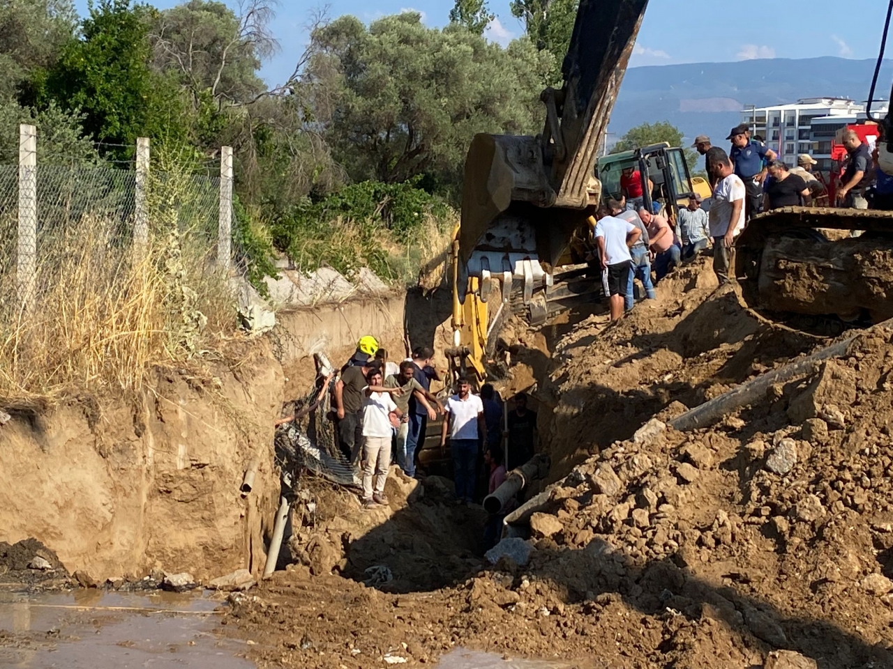 Aydın'da içme suyu hattı çalışmalarındaki göçükte 1 kişi öldü
