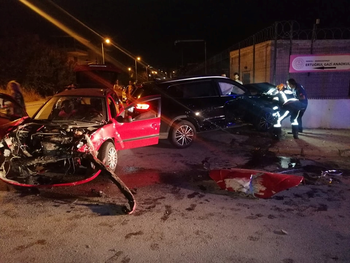 Denizli'de iki otomobilin çarpıştığı kazada 6 yaşındaki çocuk öldü