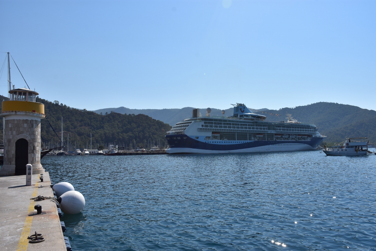 Yolcu gemisi Marella Discovery, "ana limanı" Marmaris'e geldi