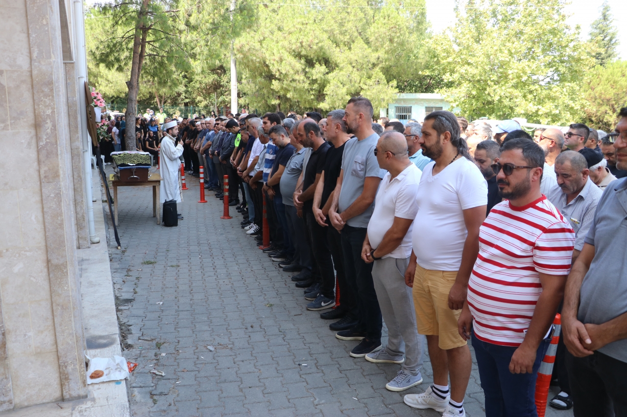 Muğla'daki trafik kazasında hayatını kaybeden çocuk defnedildi