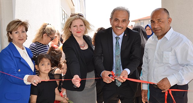 KADIN ÜST GİYİM KURSİYERLERİ, UŞAK MAVİŞEHİR İLKOKULUNDA YIL SONU SERGİSİ DÜZENLEDİ