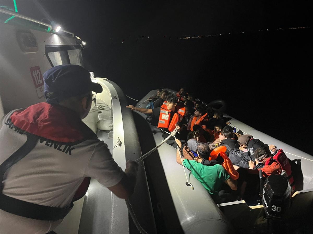 İzmir açıklarında 89 düzensiz göçmen yakalandı, 43 düzensiz göçmen kurtarıldı
