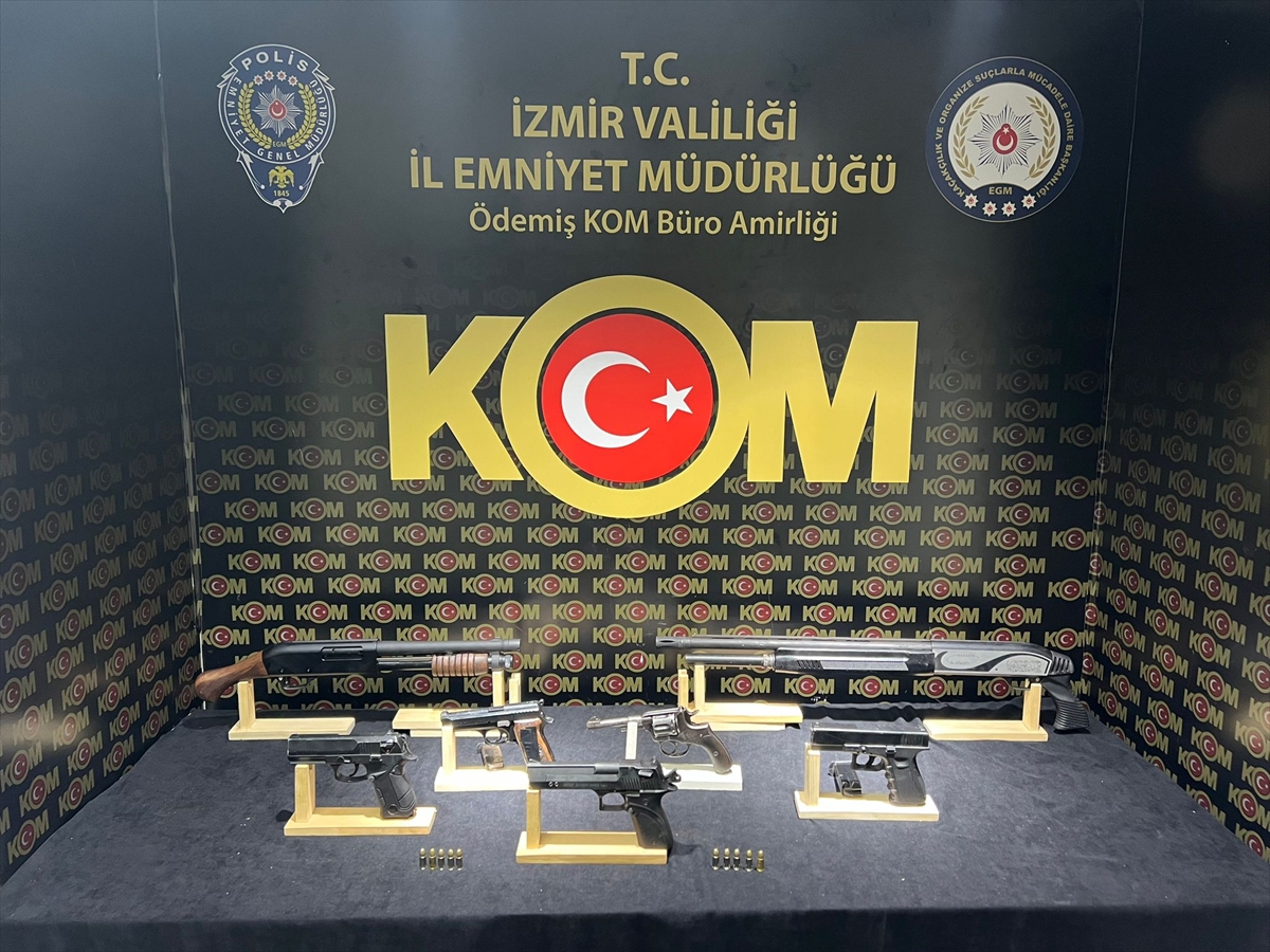 Ödemiş'te yasa dışı silah ticareti suçlamasıyla 2 gözaltı
