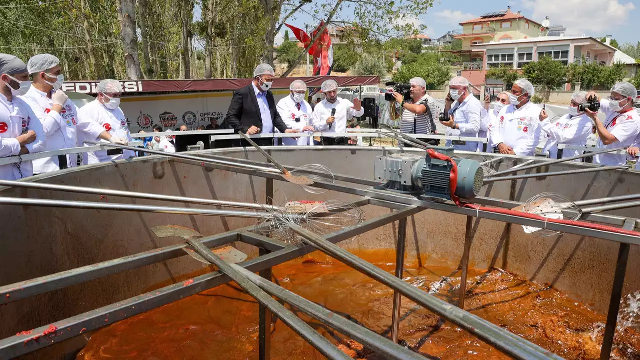 Uşak Tarhanası, Guiness Rekorlar Kitabı İçin Pişmeye Başladı..!