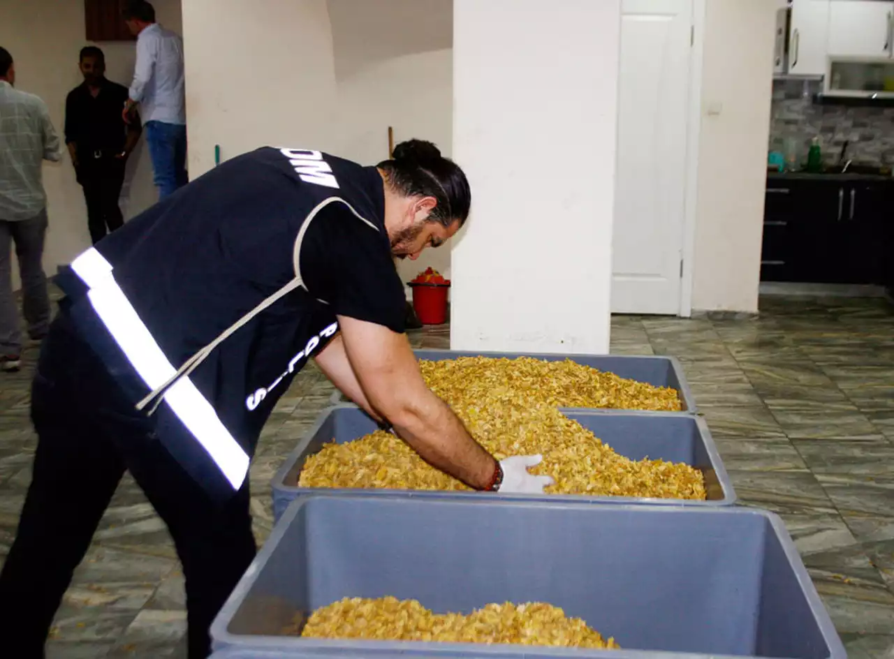 Denizli'de 1 ton 164 kilogram kaçak nargile tütünü ele geçirildi