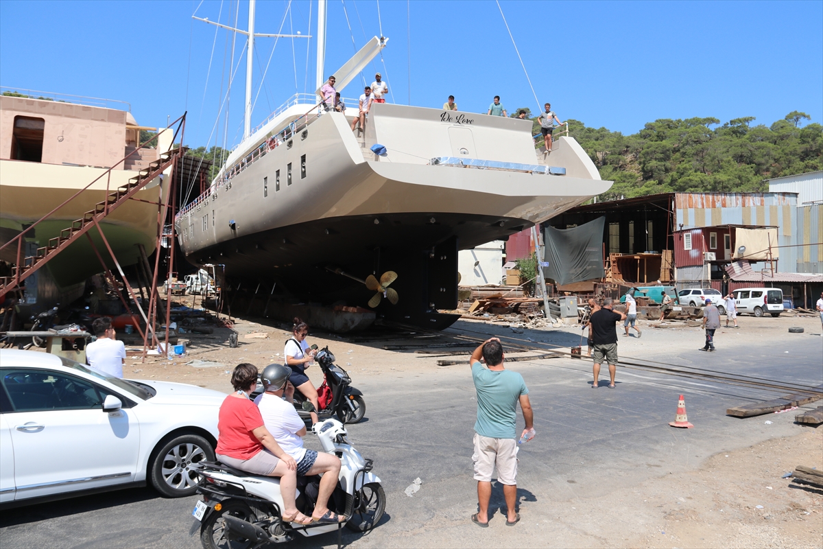 Fethiye'de yapımı tamamlanan 47 metrelik gulet denize indirildi