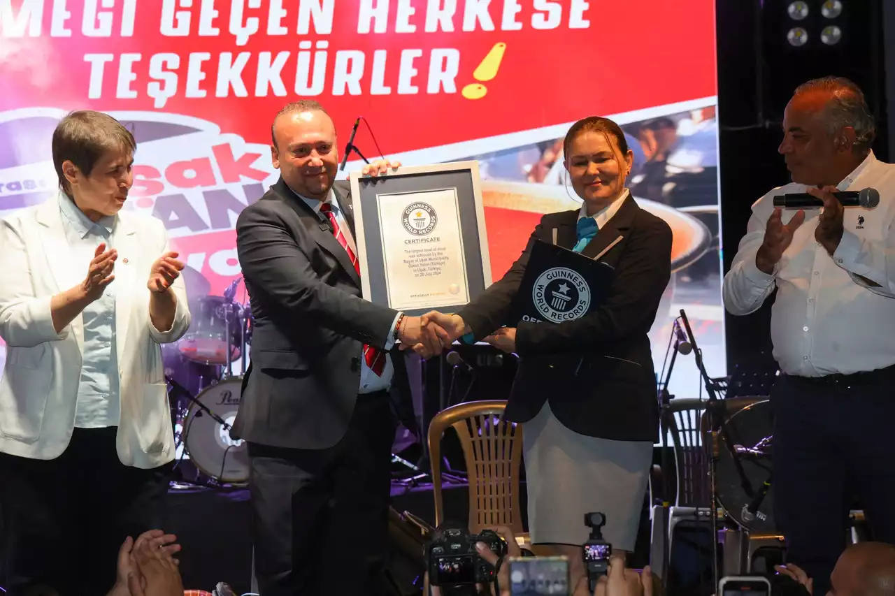 Uşak CHP’de Neler Oluyor? Sadece Korteje katıldılar..!