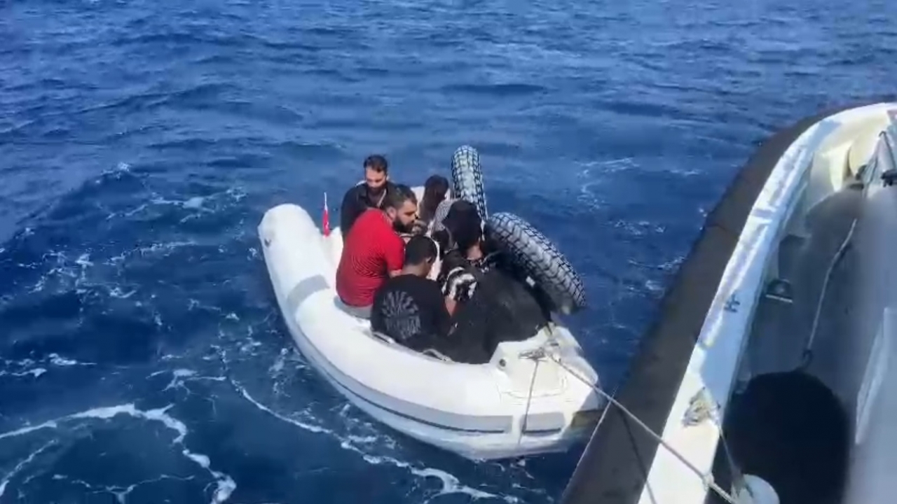 Bodrum açıklarında 14 düzensiz göçmen yakalandı