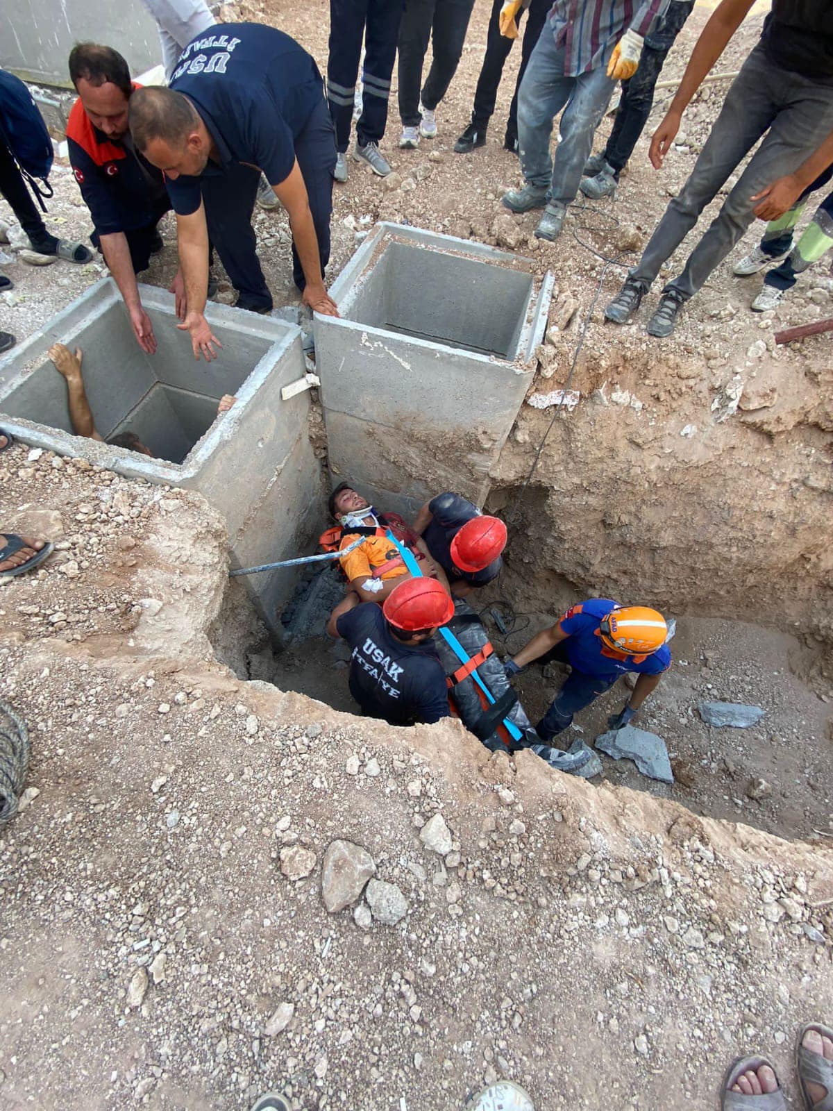 Uşak’ta Kuyuya Düşen Vatandaşı İtfaiye Kurtardı