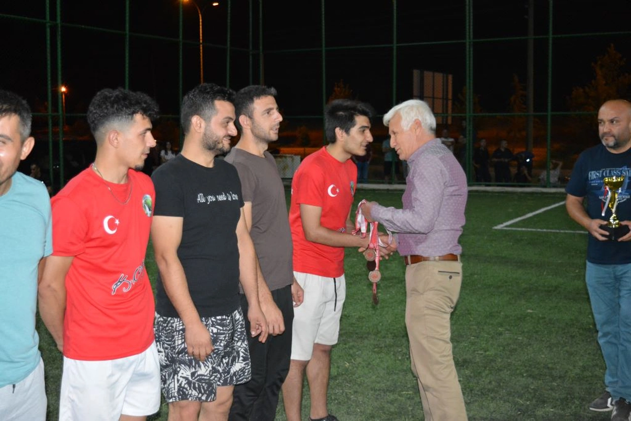 Karahallı’da Düzenlenen Futbol Turnuvasında Şampiyon Belli Oldu