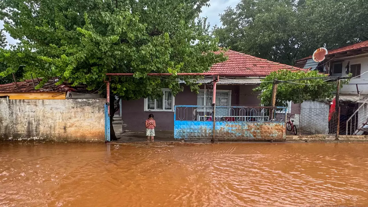 Uşak, Banaz, Sivaslı'da dolu ve sağanak etkili oldu!