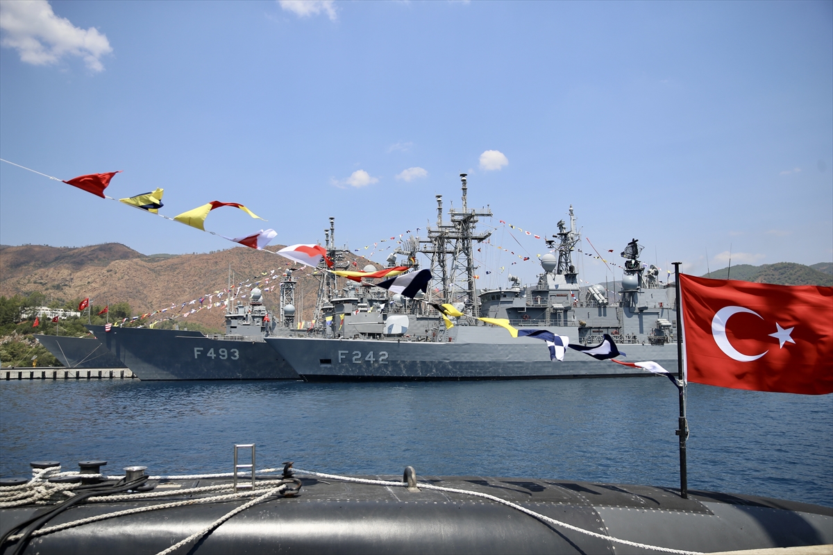 Katar'a konuşlanacak TCG Kuşadası ile TCG Kumkale gemilerinin görevlendirilme töreni