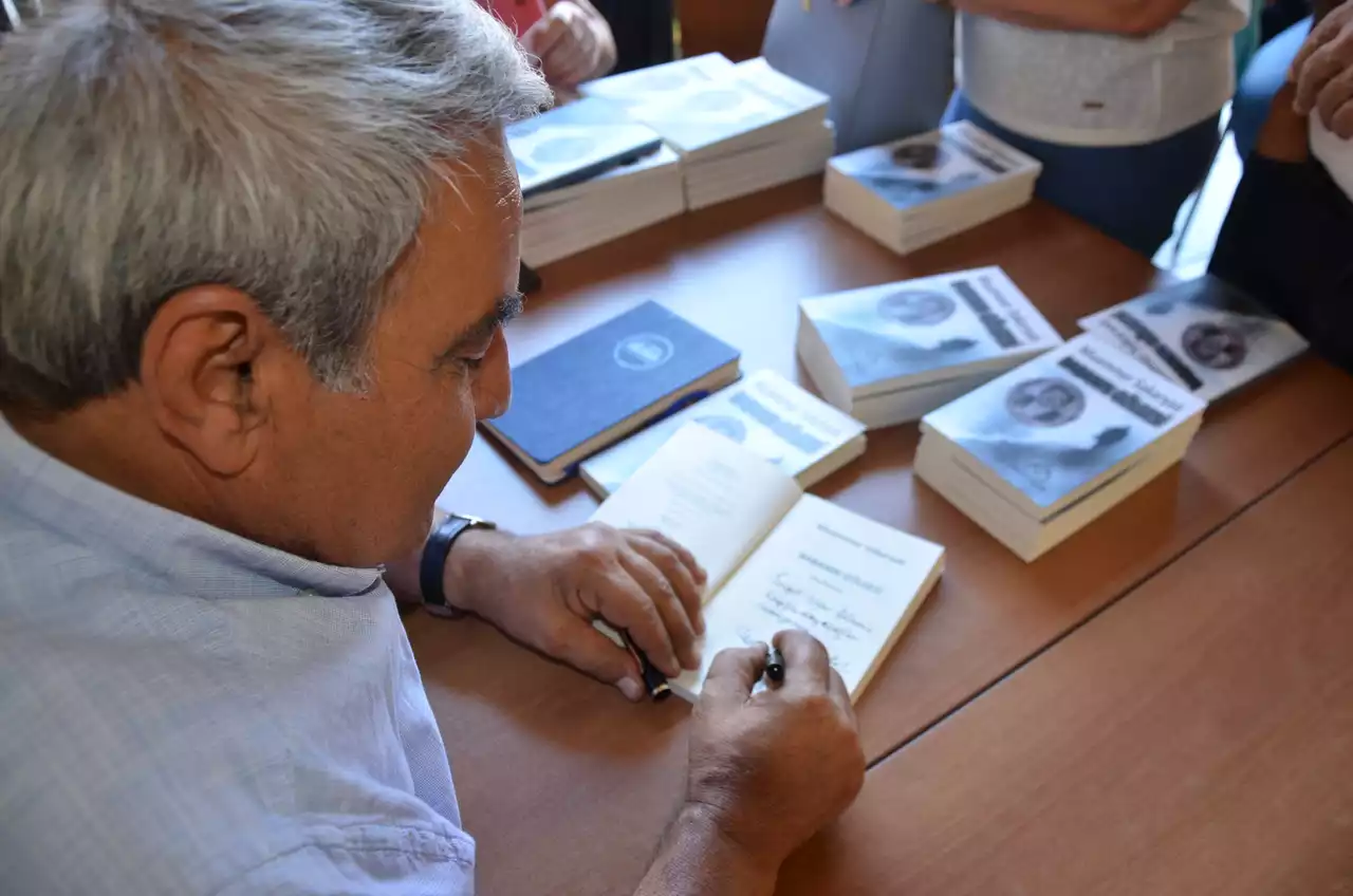 Uşaklı Yazarlardan İmza Günü