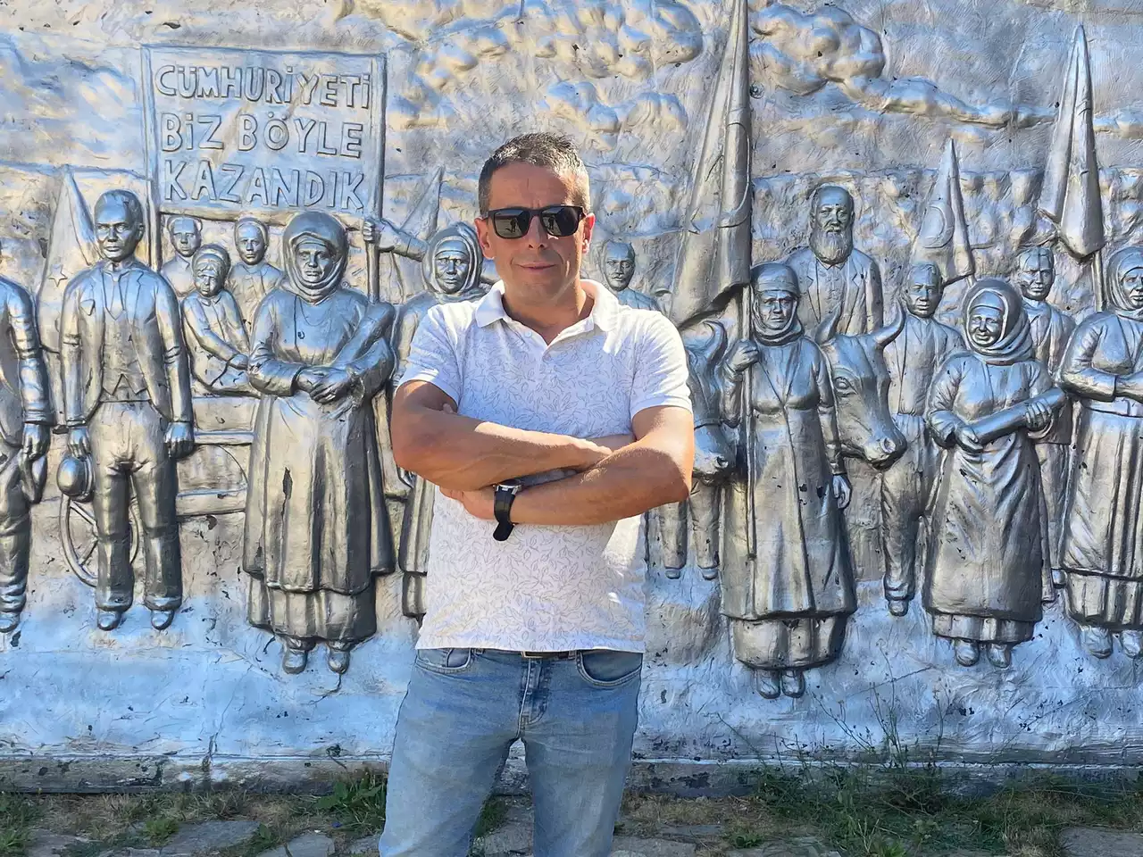 Uşak’lı Oyuncu Tülübaş Oyunculuk Tutkusunu Yaşıyor