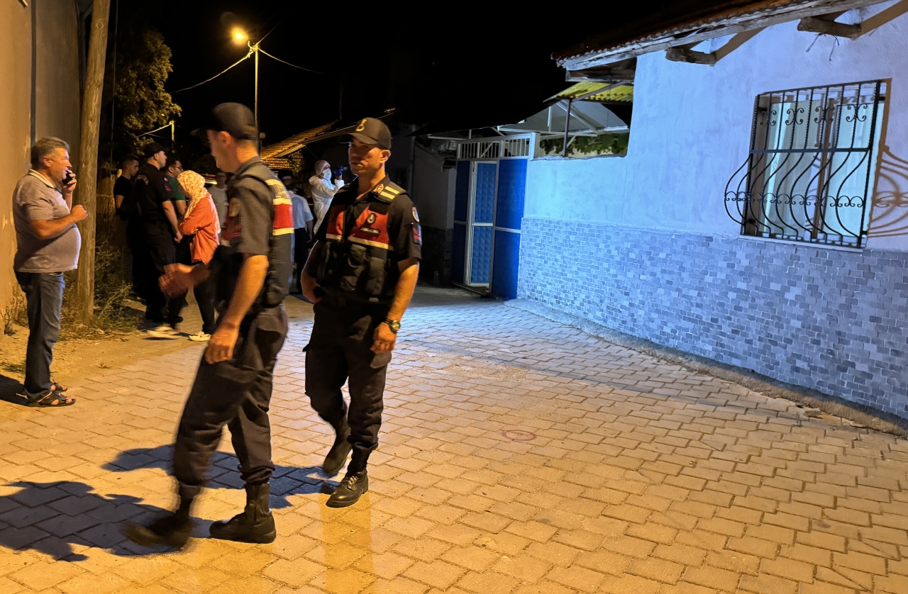 Denizli'de üç çocuk annesi  Müge E. evinde ölü bulundu
