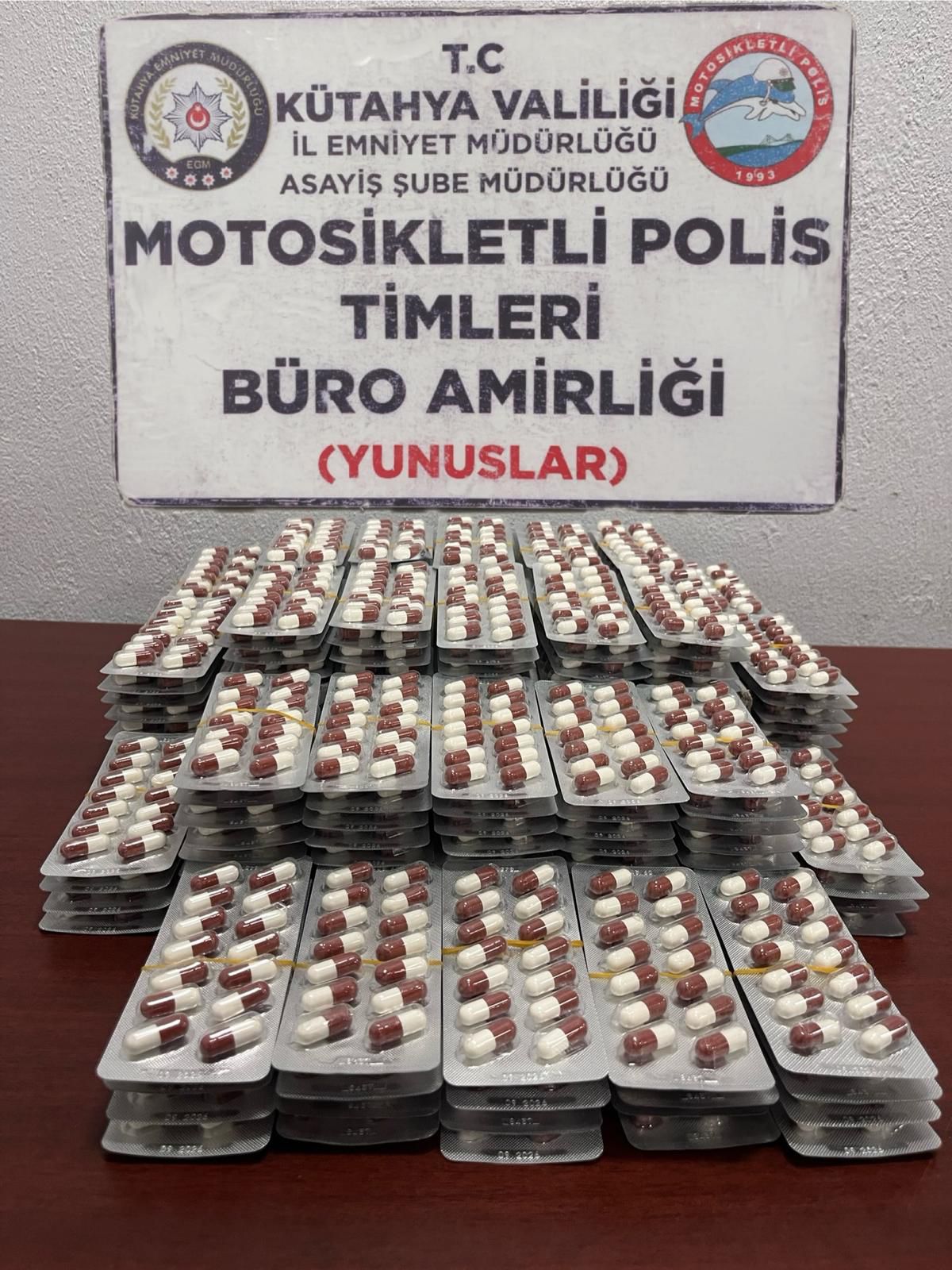 Kütahya'da uyuşturucu ele geçirilen araçtaki 2 şüpheli yakalandı