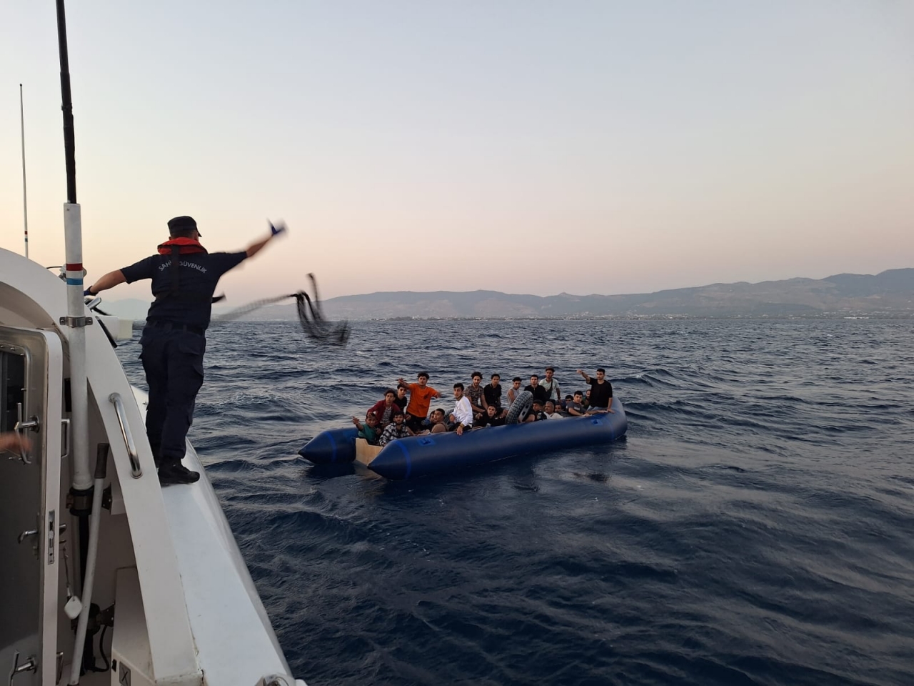 Bodrum açıklarında 35 düzensiz göçmen kurtarıldı