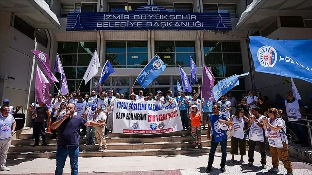 İzmir Büyükşehir Belediyesinde gösteride yaralanmaya neden oldukları gerekçesiyle 7 memur görevden uzaklaştırıldı