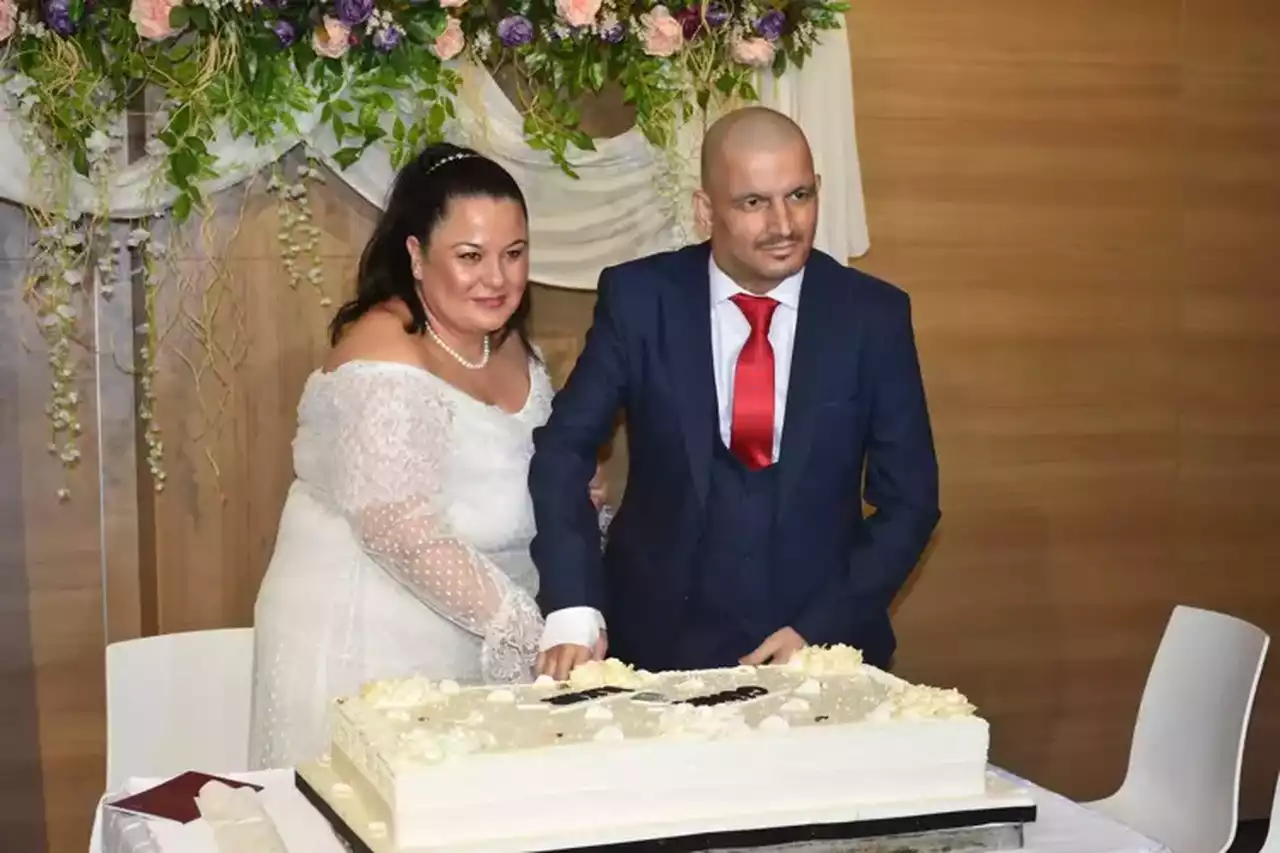 Evlilik yıl dönümlerini nikahlarının kıyıldığı hastanede kutladılar