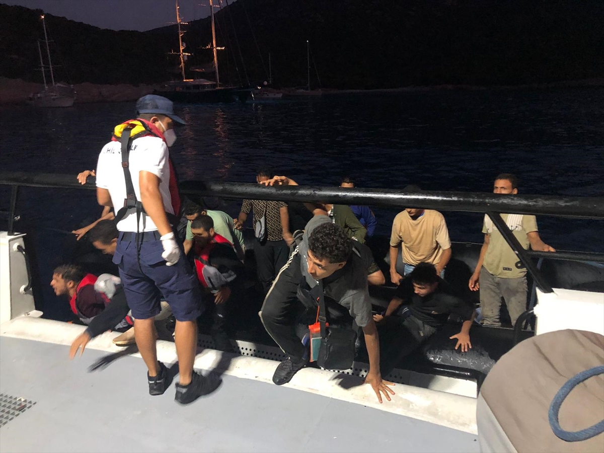 Bodrum ve Marmaris'te 53 düzensiz göçmen kurtarıldı