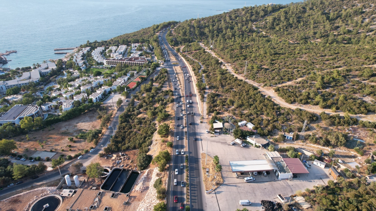 Bodrum'da yoğun araç girişi havadan görüntülendi