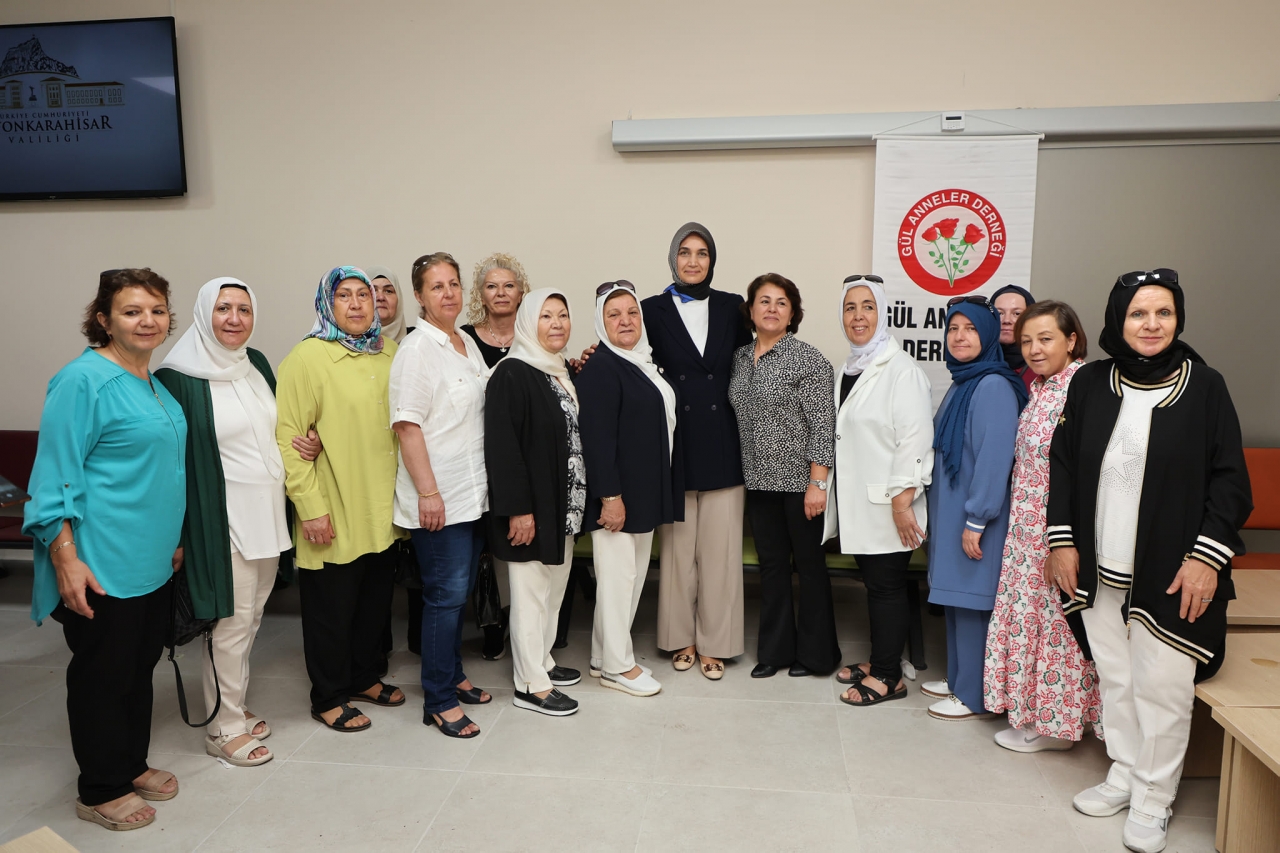 Afyonkarahisar Valisi Yiğitbaşı, AFSÜ'de "Şifa Buluşmaları" programına katıldı